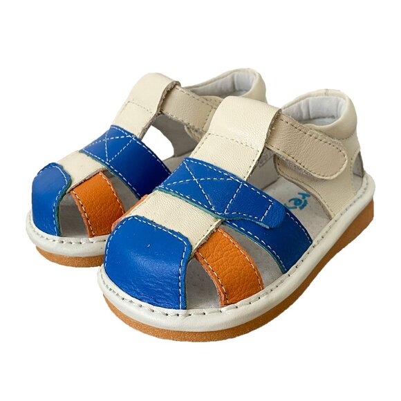 NEW ⭐️ Squeaky Cream White/Blue Fisherman Sandal - Baby/Toddler Size 4 - Picture 1 of 4